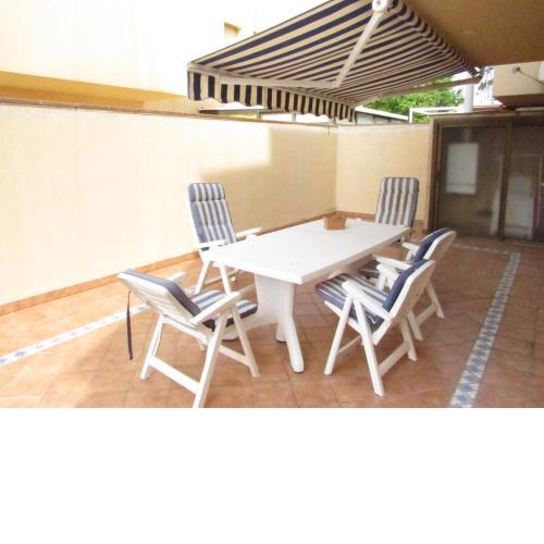 Saromar Apartament amb gran terrassa, per 6 persones a 5 minuts de la Platja Gran