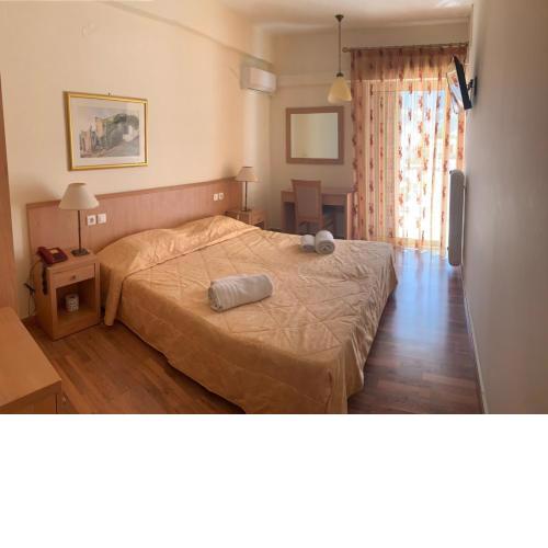 Saronis Hotel