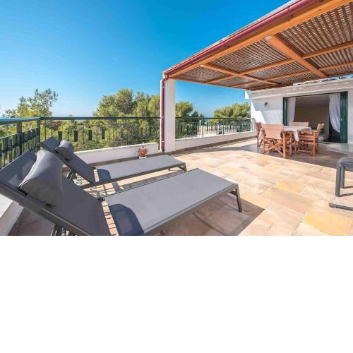 Saronis seaview 2bdr residence 500m from the beach