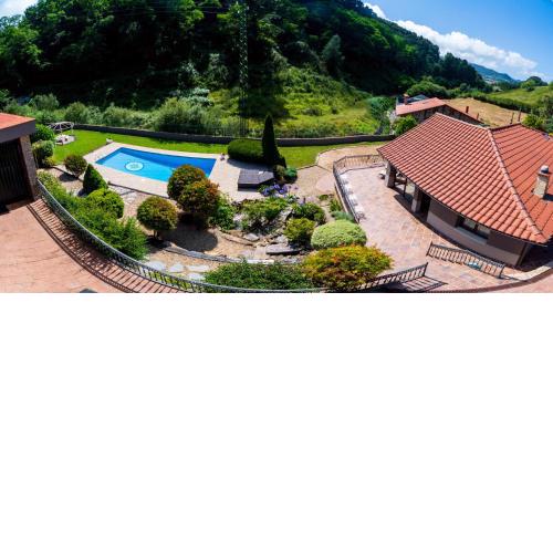 SARREN VILLA POOL by Urdaibai Rentals