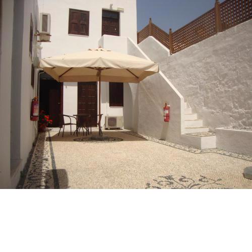 Sarris Studios & Apartments
