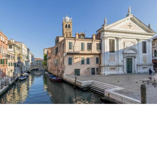 Scaleter - a fine luxury apartment in Palazzo with canal view