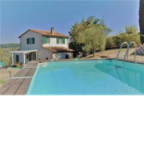 Scappo in Umbria, la casa del poggio