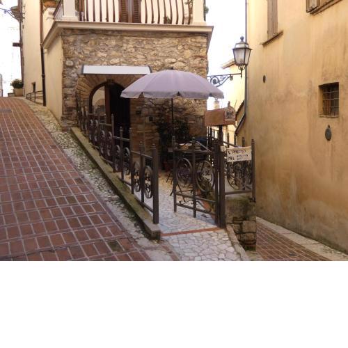 SCAPPO IN UMBRIA, l'angolo nel borgo