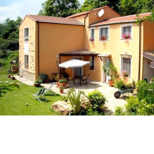 Scenic apartment in Vezzi Portio with private garden