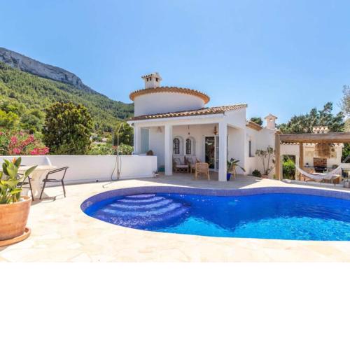 Scenic holiday home in Comunidad Valenciana with pool