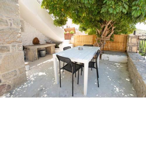Schefflera Apt, Cretan traditional house