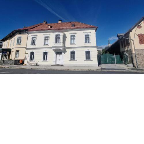 Schöne einfache Wohnung in Jugendstilhaus