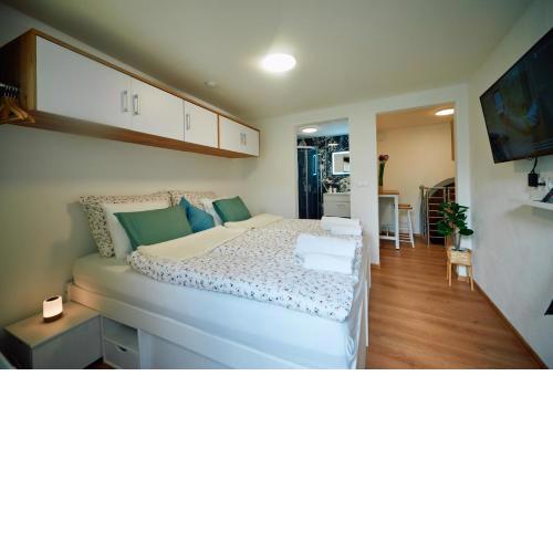 Schöne kleine Apartment für 2 mit Weinkeller und kleinem Hof mit Frühstück - Self made