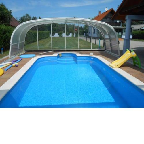 schönes Ferienhaus mit schönem überdachtem Pool
