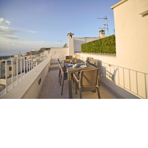 Scirocco Apartment with terrace by Wonderful Italy