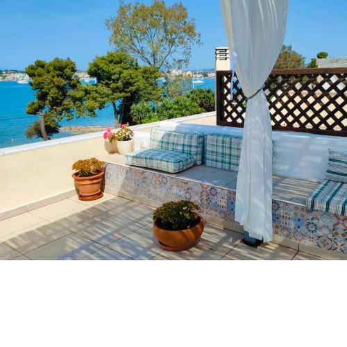 Sea Breeze - Home with a View
