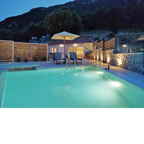 Sea & Cliff Luxury Suites
