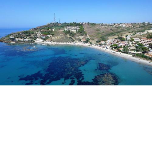 Sea Front Apartment 4 beds with balcony 250 meters from the beach