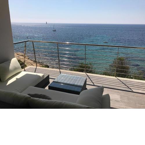 Sea front, design, Air Conditioning, heating, First floor, 4beds