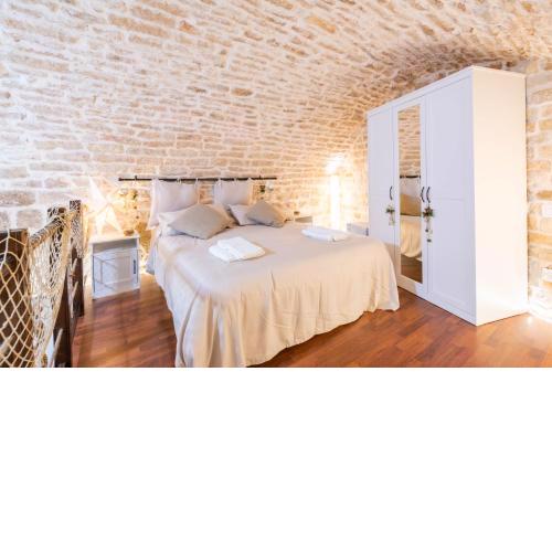 Sea front historic house in the heart of old town, inside torrione aragonese