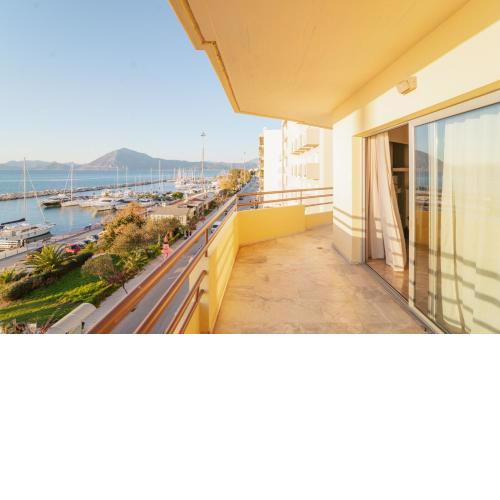 Sea Front luxury apartment
