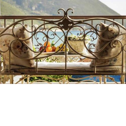 Sea front Villa Almi