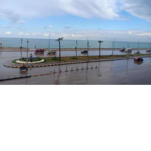 Sea Resident a private room with sea view at Shared apartment For Men only No Ladies allowed غرفة خاصة في شقة أمام البحر للرجال فقط ممنوع السيدات