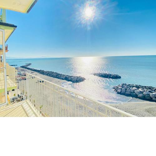 Sea View Apartment 5 mt from the beach