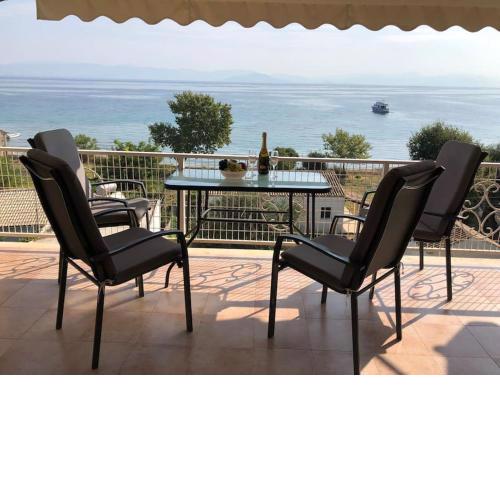 Sea View Apartment with swimning pool