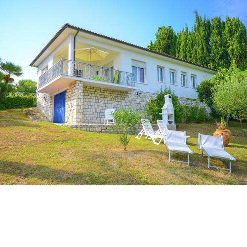 Sea view holiday home in Numana with garden
