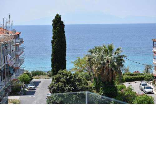 Sea view luxury apartment in Nea Kallikratia.