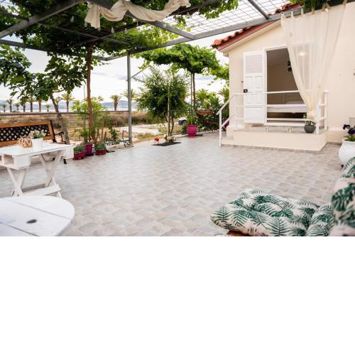 Sea View Residence