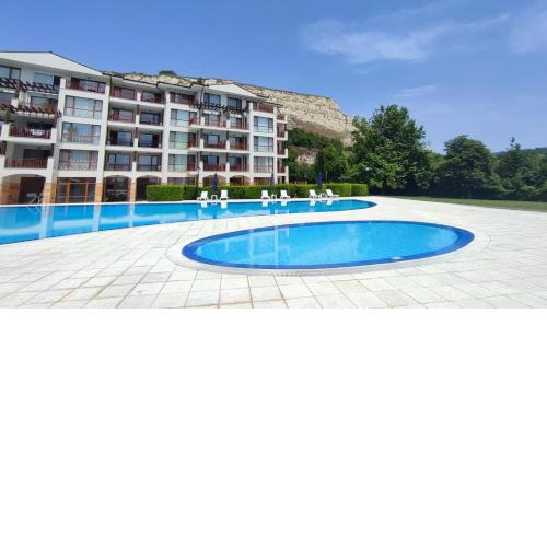 Апартамент SEA VIEW с безплатен басейн и охраняем паркинг