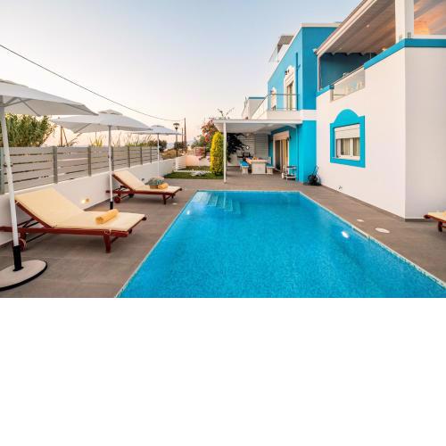 Seabreeze Villa - with Jacuzzi & heated pool