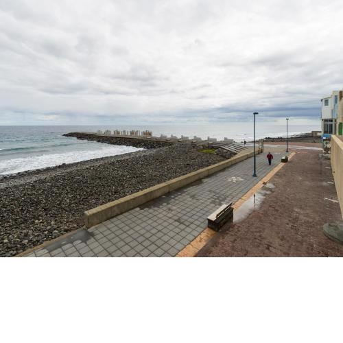 Seafront 2BR Home - Views - Peaceful