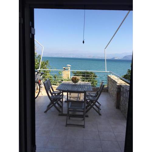 Seafront apartment ΙΙ in Kiveri, near Nafplion.