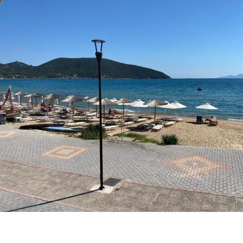 Seafront Apartment Nea Peramos