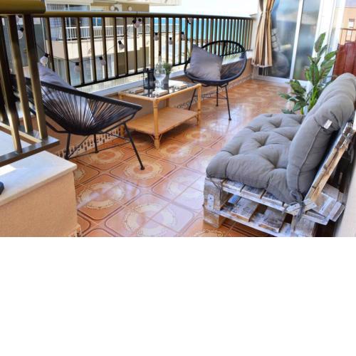 Seafront apt Amazing terrace 2 double & 2 single bed