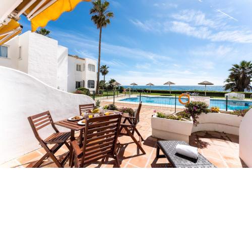 Seafront Beach house Rocas del Mar
