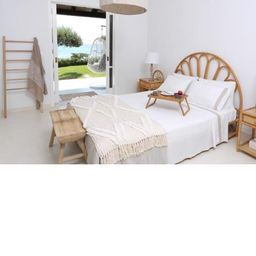 Seafront Beach House With Garden