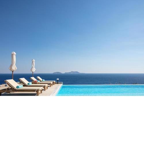 Seafront elegant villa, with infinity pool & devine views!