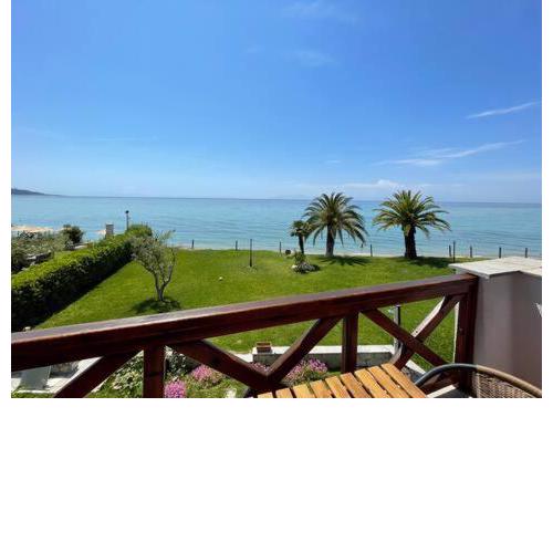 Seafront Family Apartment Ellie