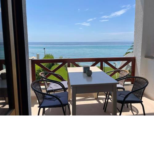 Seafront Family Apartment Thetis