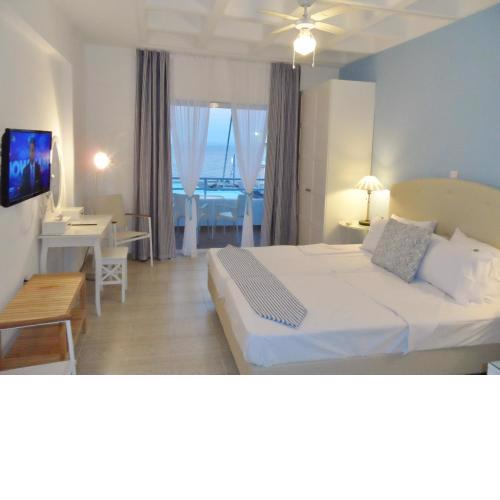 Seafront Studios and Apartments