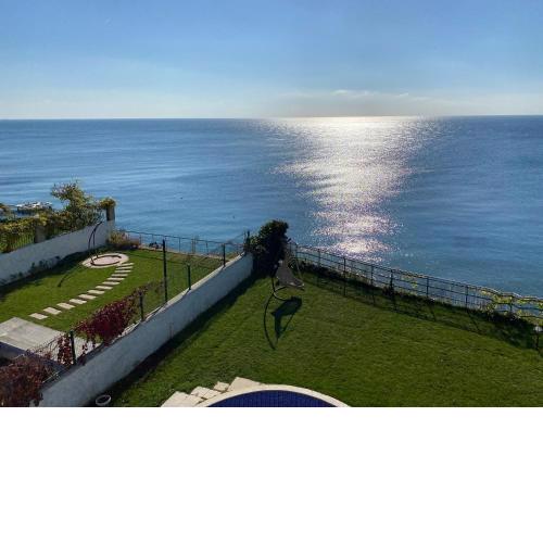 Seafront Villa with private swimming pool Istanbul