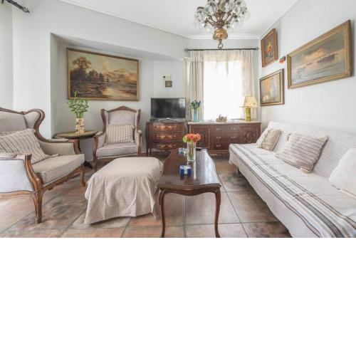 Seaside 2BR apartment in Varkiza