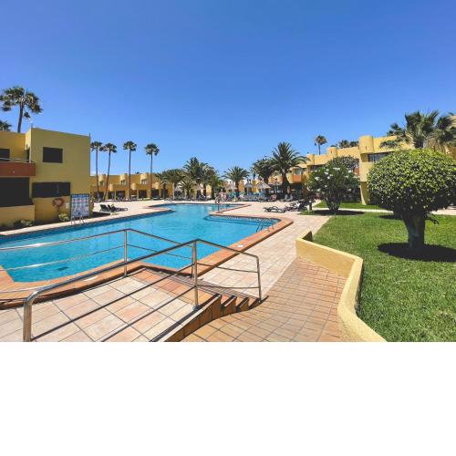 Seaside Apartment Corralejo : A cozy holiday home in a peaceful well located green complex
