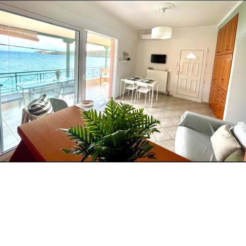 Seaside Apartment in Glyfada-Trizonia