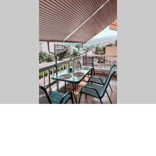 Seaside Apartment in Kalamitsa Area