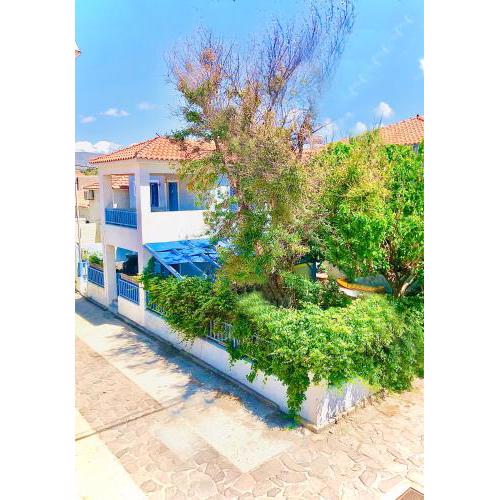 Seaside Family Maisonette Spacious & Shaded