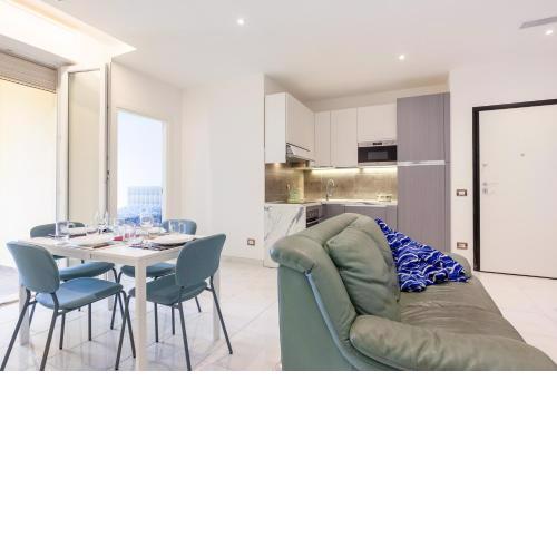 Seaside Flat with Swimming Pool, Private Parking and Beach