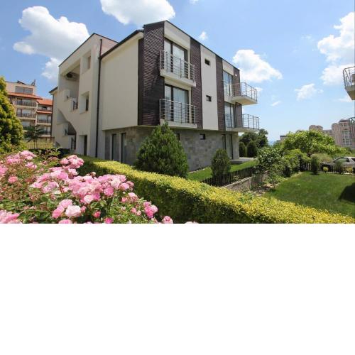 Seaside Garden 2 Bedroom Apartment For 4+1 Pax