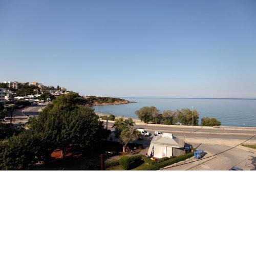 Seaside Renovated Top Floor Apartment