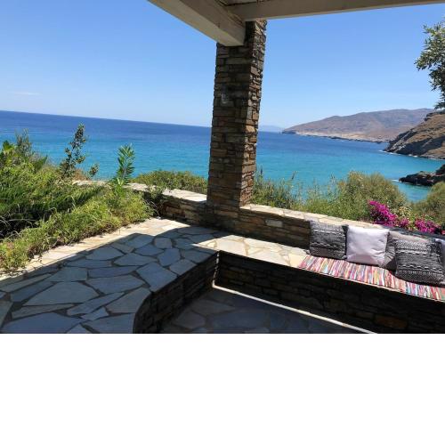 Seaside small villa near beach